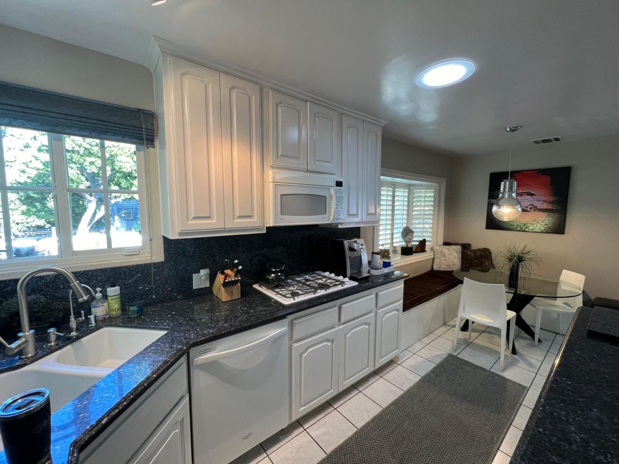 Chic Venice Beach Bungalow Steps From The Canals & Beach 로스앤젤레스 외부 사진