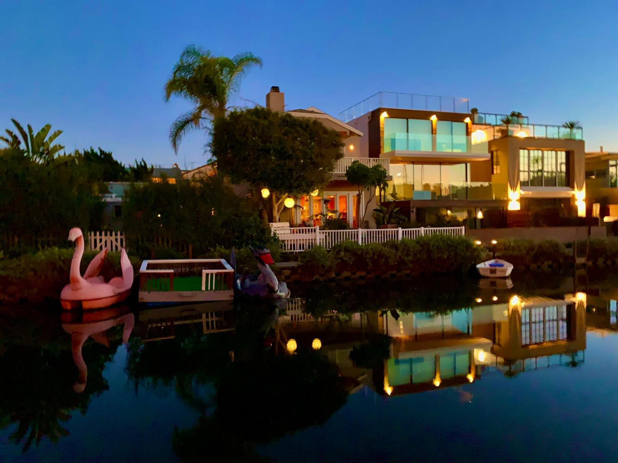 Chic Venice Beach Bungalow Steps From The Canals & Beach 로스앤젤레스 외부 사진